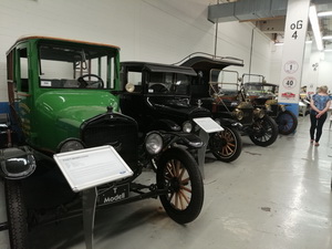 Oldtimer und Motorsport Museum
Classic car and motorsport museum
Muse des voitures anciennes et des sports mcaniques